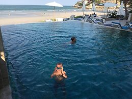 Nern Chalet Beachfront Hotel