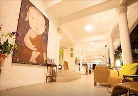 Nern Chalet Beachfront Hotel