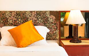 Nern Chalet Beachfront Hotel