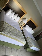 Lindbergh Bay Hotel and Villas