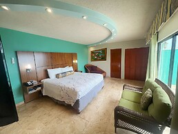 Lindbergh Bay Hotel and Villas