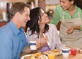 Hampton Inn & Suites Albany At Albany Mall