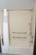 Hampton Inn & Suites Albany At Albany Mall