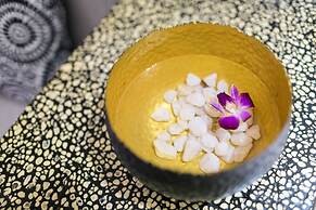 Holiday Beach Hotel Danang