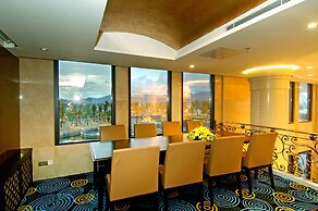 Holiday Beach Hotel Danang