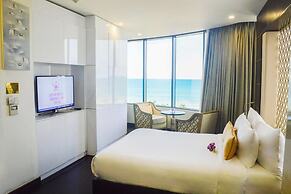 Holiday Beach Hotel Danang