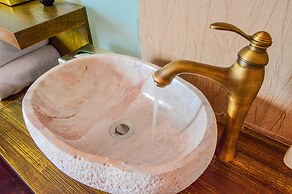 Holiday Beach Hotel Danang