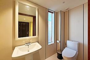 Holiday Beach Hotel Danang