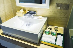 Holiday Beach Hotel Danang