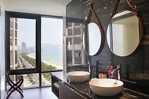 Holiday Beach Hotel Danang