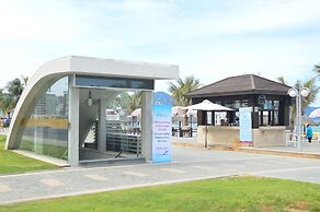 Holiday Beach Hotel Danang