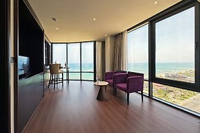 Holiday Beach Hotel Danang