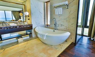 Holiday Beach Hotel Danang