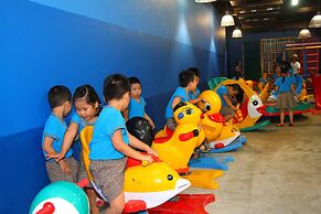 Holiday Beach Hotel Danang