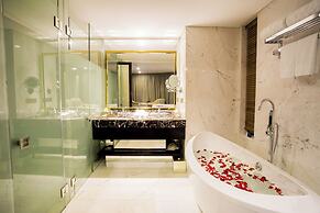 Holiday Beach Hotel Danang