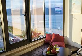 Holiday Beach Hotel Danang