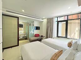 Holiday Beach Hotel Danang
