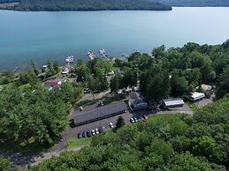 Bayside Inn & Marina