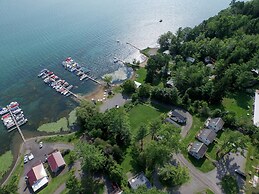 Bayside Inn & Marina