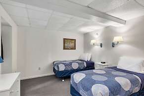 Bayside Inn & Marina