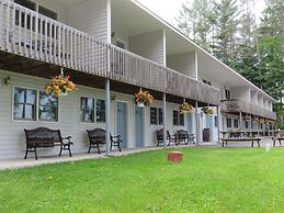 Bayside Inn & Marina