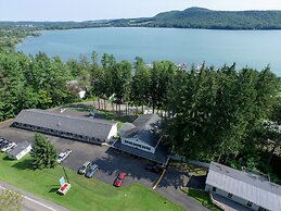 Bayside Inn & Marina