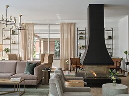 Six South St Hotel