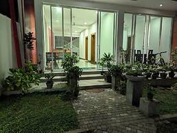 Marine Tourist Beach Guest House Negombo Beach