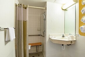 Motel 6 Palatine, IL - Chicago Northwest
