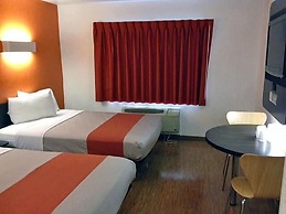 Motel 6 Palatine, IL - Chicago Northwest