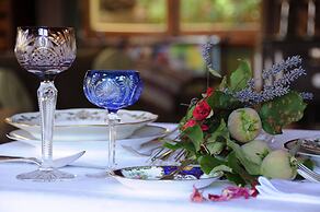 Los Juncos Patagonian Lake House