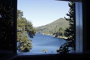Los Juncos Patagonian Lake House