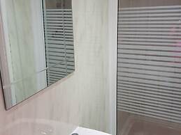 The New Royal Windsor Hotel