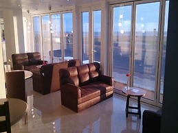 The New Royal Windsor Hotel