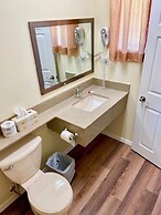 Colonial House Motor Inn