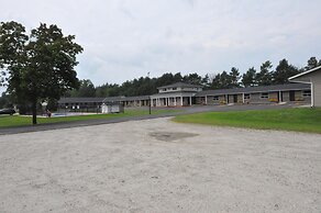 Colonial House Motor Inn