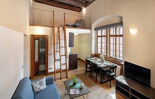 3 Epoques Apartments by Adrez Living