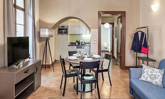 3 Epoques Apartments by Adrez Living