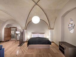 3 Epoques Apartments by Adrez Living