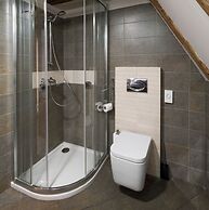 3 Epoques Apartments by Adrez Living