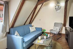 3 Epoques Apartments by Adrez Living