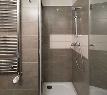 3 Epoques Apartments by Adrez Living