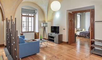 3 Epoques Apartments by Adrez Living