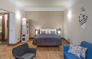 3 Epoques Apartments by Adrez Living