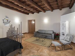 3 Epoques Apartments by Adrez Living