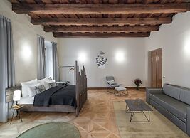 3 Epoques Apartments by Adrez Living