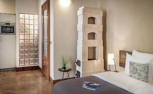 3 Epoques Apartments by Adrez Living