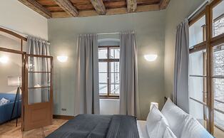 3 Epoques Apartments by Adrez Living