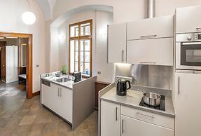 3 Epoques Apartments by Adrez Living