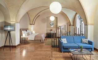 3 Epoques Apartments by Adrez Living